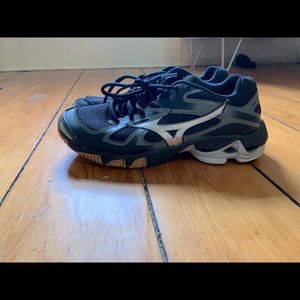 Black Mizuno court shoes